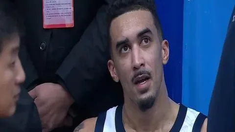 杰特科技联袂羽总，年度捐助10万助10球员升学深造